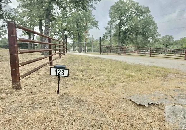 3rd image of 123 Scenic Oak Dr, Floresville, TX 78114 | MLS# 2006164