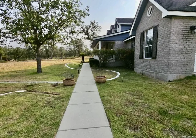 5th image of 123 Scenic Oak Dr, Floresville, TX 78114 | MLS# 2006164
