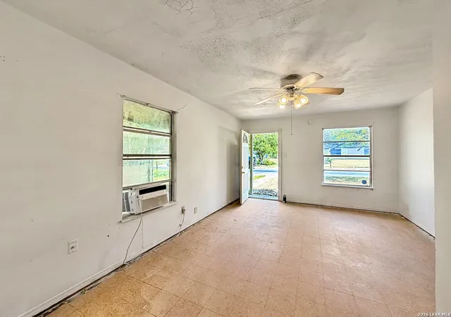 Photo 3 of Sale Pending at 150 Ferncroft Dr, San Antonio, TX 78227 | MLS# 2006166 | Listing updated on 2026-08-13