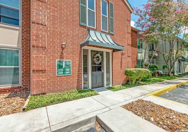 2nd image of 2300 Nacogdoches Rd, San Antonio, TX 78209