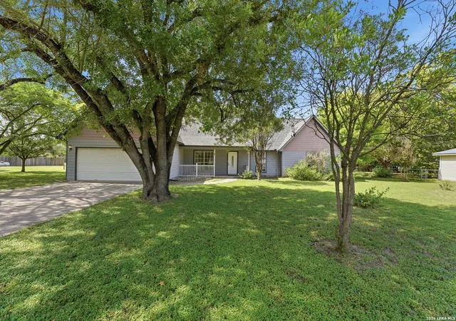 Photo 4 of Single family home for sale at 485 Pecan Falls, Canyon Lake, TX 78133 | MLS# 2006230 | Listing updated on 2026-09-19
