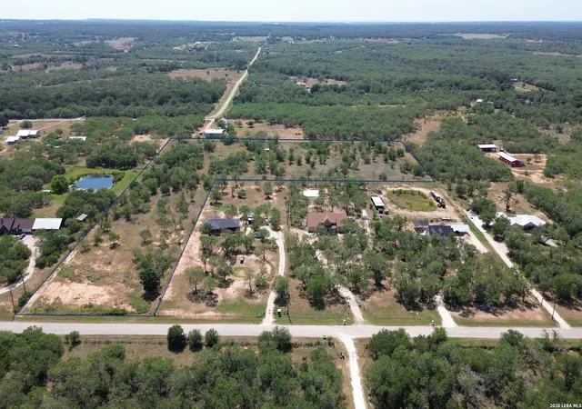 5th image of 705 Rawhide Rd, Seguin, TX 78155 | MLS# 2006278