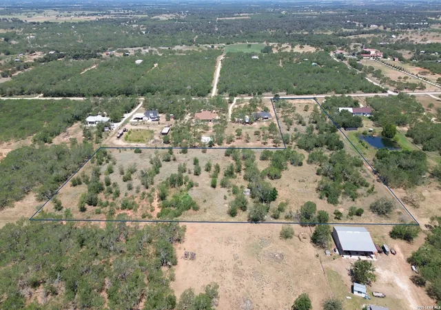 10th image of 705 Rawhide Rd, Seguin, TX 78155 | MLS# 2006278
