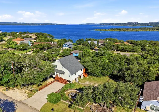 Photo 1 of Single family home for sale at 450 Stagecoach Dr, Canyon Lake, TX 78133 | MLS# 2006320 | Listing updated on 2026-09-08
