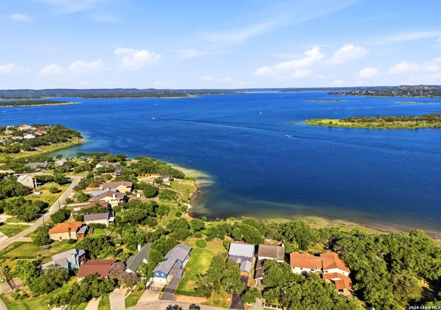 Photo 2 of Single family home for sale at 450 Stagecoach Dr, Canyon Lake, TX 78133 | MLS# 2006320 | Listing updated on 2026-09-08