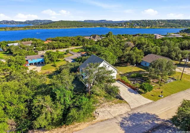Photo 4 of Single family home for sale at 450 Stagecoach Dr, Canyon Lake, TX 78133 | MLS# 2006320 | Listing updated on 2026-09-08