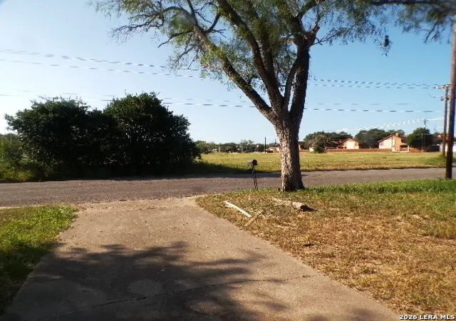 20th image of 902 E Crockett St, Beeville, TX 78102 | MLS# 2006329