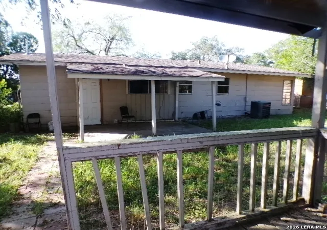 4th image of 902 E Crockett St, Beeville, TX 78102 | MLS# 2006329