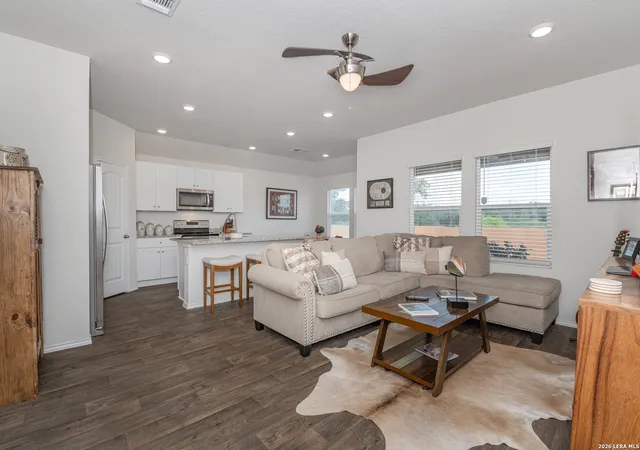 5th image of 936 Gerardia Ct, Seguin, TX 78155 | MLS# 2006337