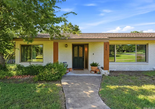 Photo 2 of Sale Pending at 136 Royal Oaks Loop, Kerrville, TX 78028 | MLS# 2006342 | Listing updated on 2026-09-18