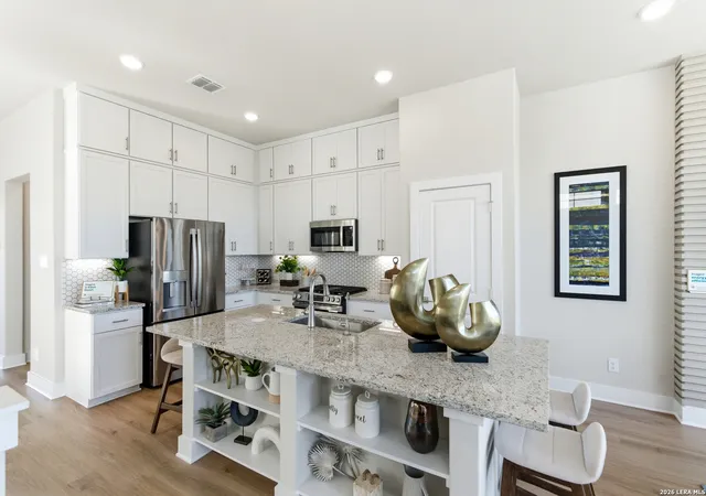 Photo 4 of Sale Pending at 6464 Babcock Rd #807, San Antonio, TX 78249 | MLS# 2006345 | Listing updated on 2026-09-11
