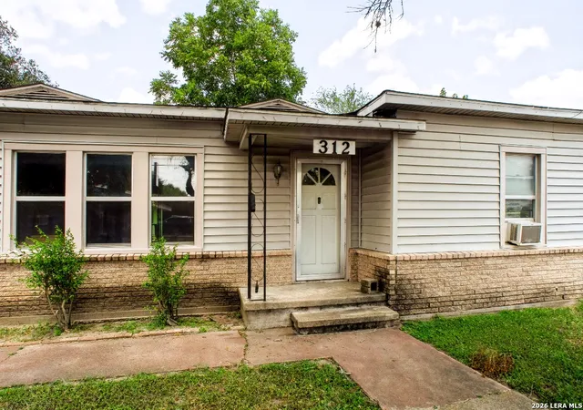 2nd image of 312 N Monroe St, Beeville, TX 78102 | MLS# 2006354