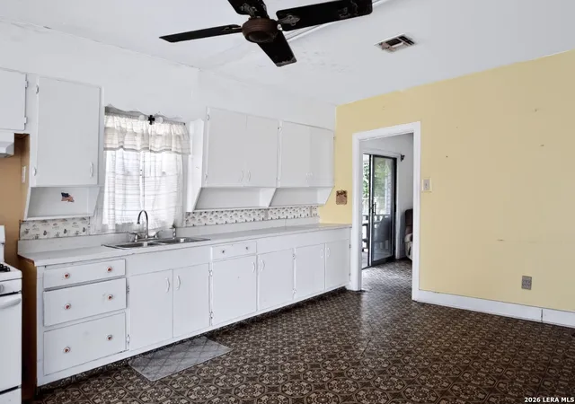 Photo 3 of Single family home for sale at 312 N Monroe St, Beeville, TX 78102 | MLS# 2006354 | Listing updated on 2026-08-17