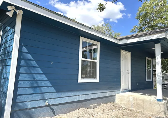 Photo 2 of Single family home for sale at 811 Vickers, San Antonio, TX 78211 | MLS# 2006386 | Listing updated on 2026-08-18