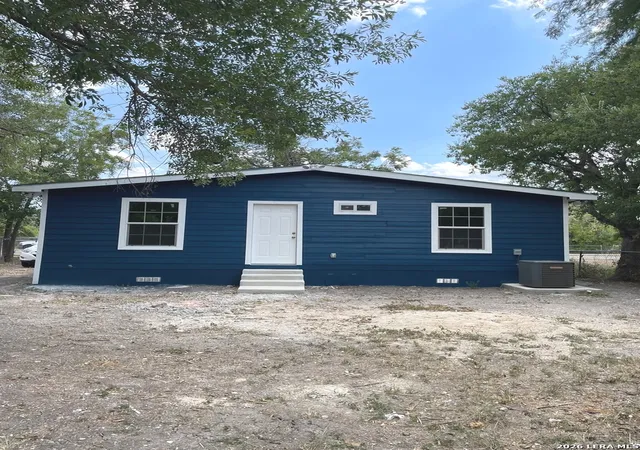 Photo 3 of Single family home for sale at 811 Vickers, San Antonio, TX 78211 | MLS# 2006386 | Listing updated on 2026-08-18