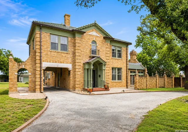 2nd image of 618 W Main St, Kerrville, TX 78028 | MLS# 2006392