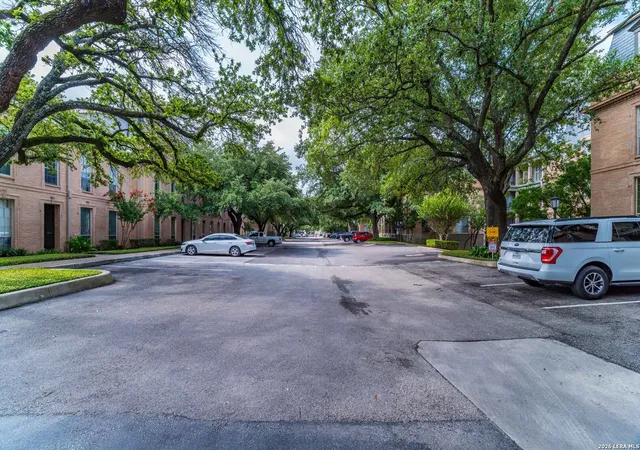 2nd image of 7707 Broadway, San Antonio, TX 78209
