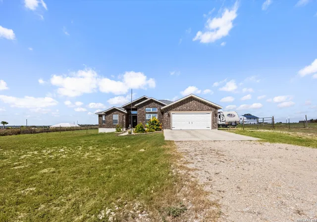 Photo 3 of Single family home for sale at 149 Lakeview Cir, La Vernia, TX 78121 | MLS# 2006416 | Listing updated on 2026-09-27