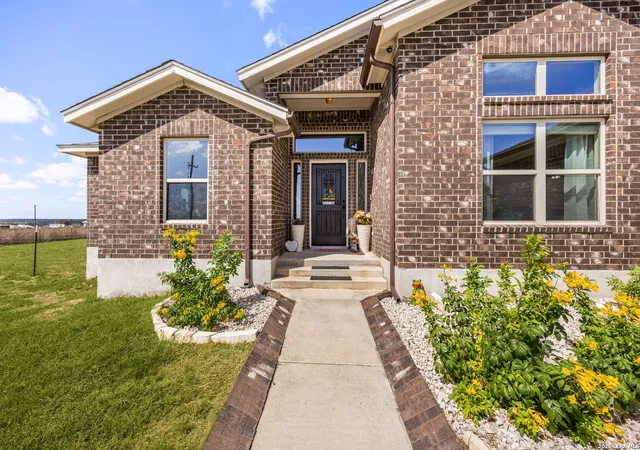Photo 4 of Single family home for sale at 149 Lakeview Cir, La Vernia, TX 78121 | MLS# 2006416 | Listing updated on 2026-09-27