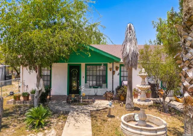 Photo 2 of Single family home for sale at 1265 Duffy St, Eagle Pass, TX 78852 | MLS# 2006421 | Listing updated on 2026-08-06