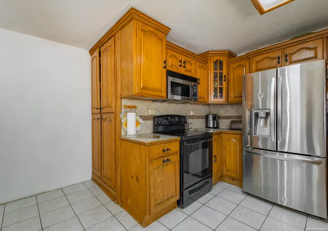 Photo 4 of Single family home for sale at 1265 Duffy St, Eagle Pass, TX 78852 | MLS# 2006421 | Listing updated on 2026-08-06