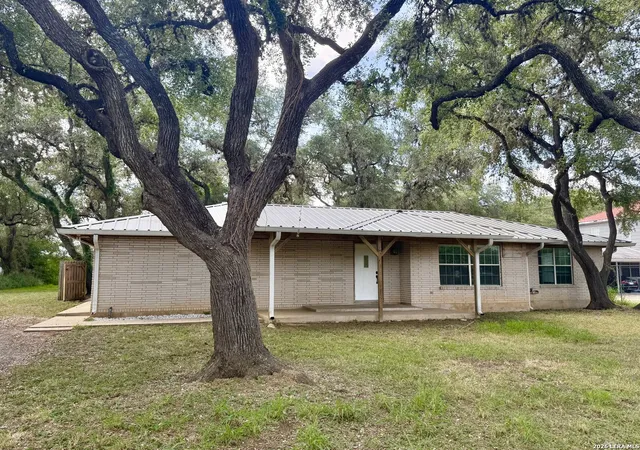2nd image of 170 White, Beeville, TX 78102 | MLS# 2006441