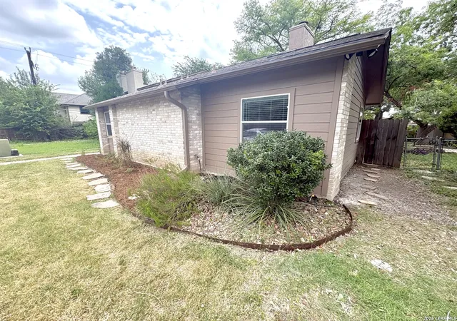 Photo 3 of Sale Pending at 13612 Dutch Myrtle, San Antonio, TX 78232 | MLS# 2006458 | Listing updated on 2026-09-03