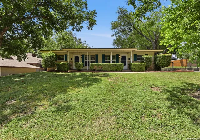 Photo 2 of Sale Pending at 3220 Urban Crst Dr, San Antonio, TX 78209 | MLS# 2006472 | Listing updated on 2026-08-24