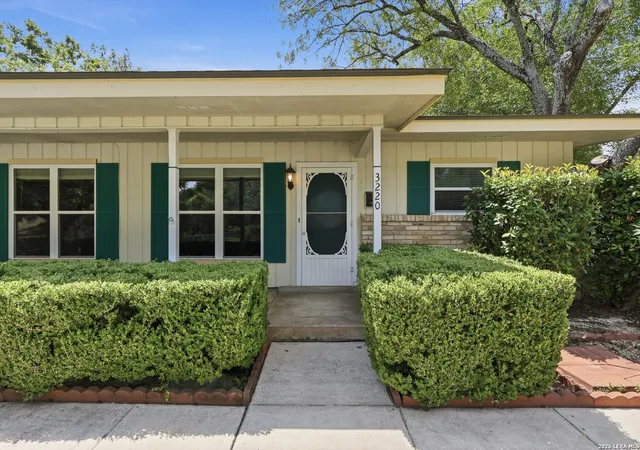 Photo 3 of Sale Pending at 3220 Urban Crst Dr, San Antonio, TX 78209 | MLS# 2006472 | Listing updated on 2026-08-24