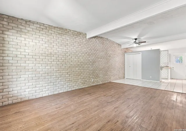 Listing Photo 5 - Condo for sale in building located at 3220 Urban Crest Dr, San Antonio, TX 78209