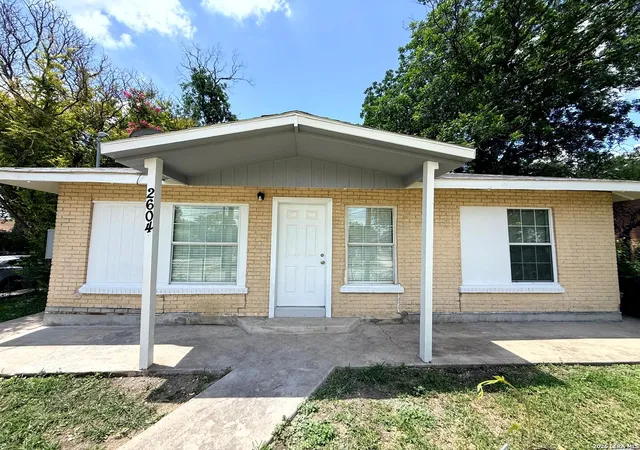 Photo 2 of Sale Pending at 2604 Chihuahua St, San Antonio, TX 78207 | MLS# 2006477 | Listing updated on 2026-08-27