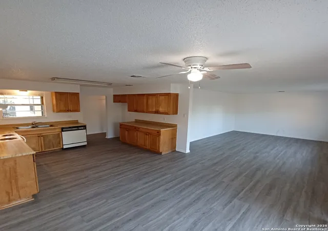 Photo 4 of Single family home for sale at 1549 Lorelei Ln, New Braunfels, TX 78130 | MLS# 2006520 | Listing updated on 2026-08-17