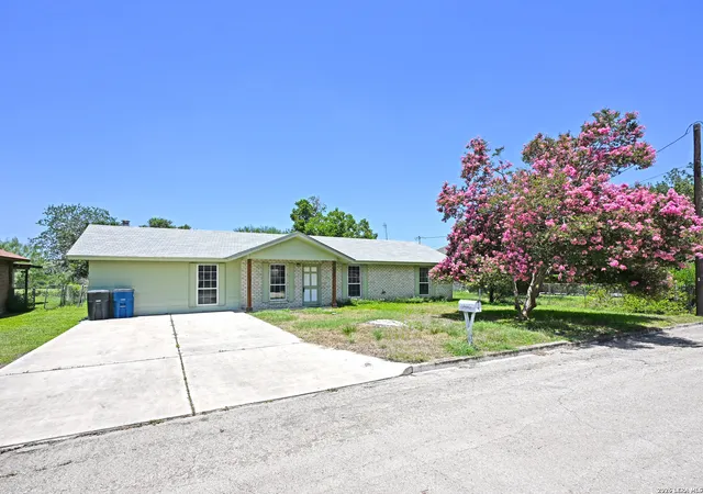 Photo 1 of Single family home for sale at 830 Mcgar St, New Braunfels, TX 78130 | MLS# 2006531 | Listing updated on 2026-09-09