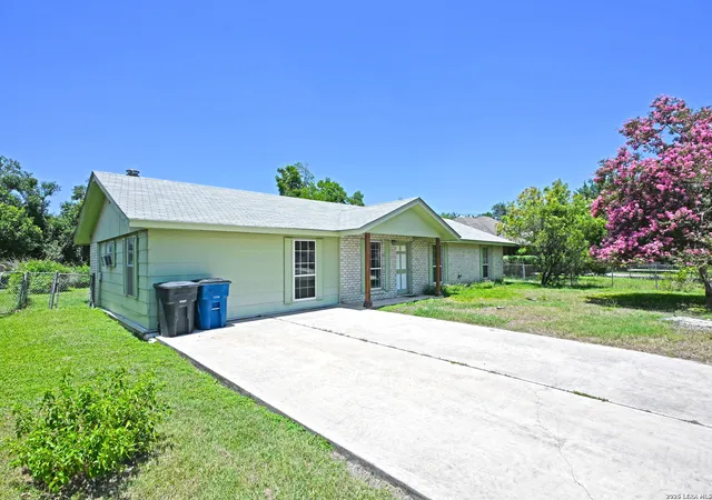 Photo 2 of Single family home for sale at 830 Mcgar St, New Braunfels, TX 78130 | MLS# 2006531 | Listing updated on 2026-09-09