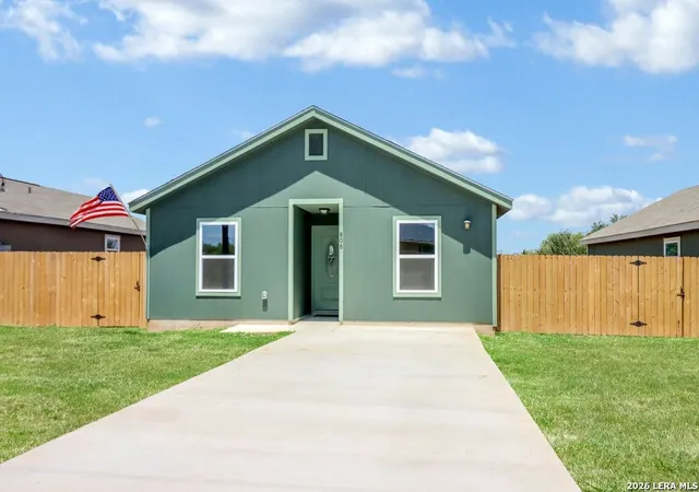 2nd image of 806 E 6th St, Nixon, TX 78140 | MLS# 2006536