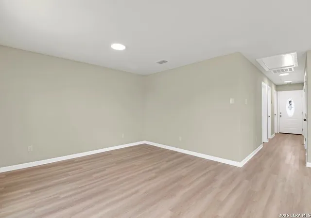 Photo 4 of Single family home for sale at 806 E 6Th St, Nixon, TX 78140 | MLS# 2006536 | Listing updated on 2026-09-03