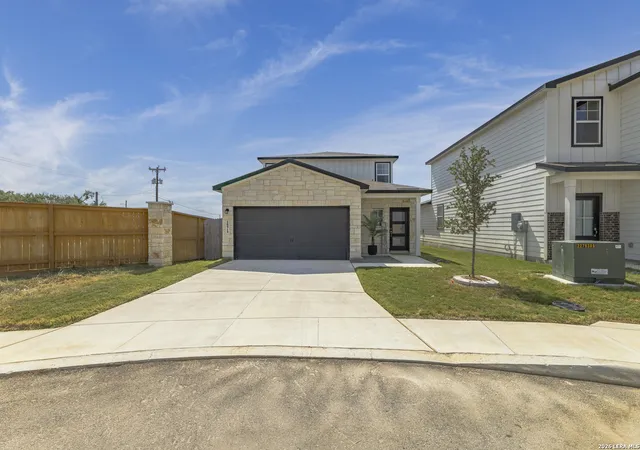 Photo 1 of Single family home for sale at 10919 Apple Dumpling Grv, San Antonio, TX 78224 | MLS# 2006550 | Listing updated on 2026-09-20