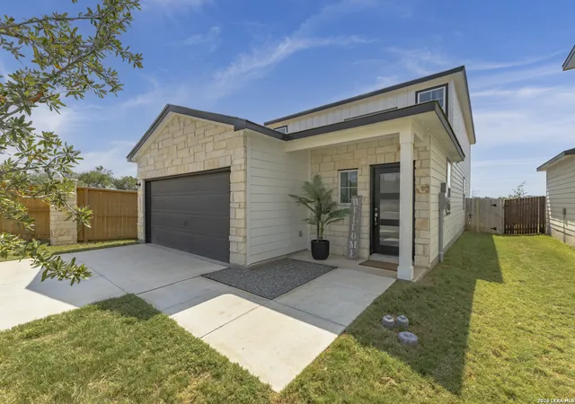 Photo 2 of Single family home for sale at 10919 Apple Dumpling Grv, San Antonio, TX 78224 | MLS# 2006550 | Listing updated on 2026-09-20