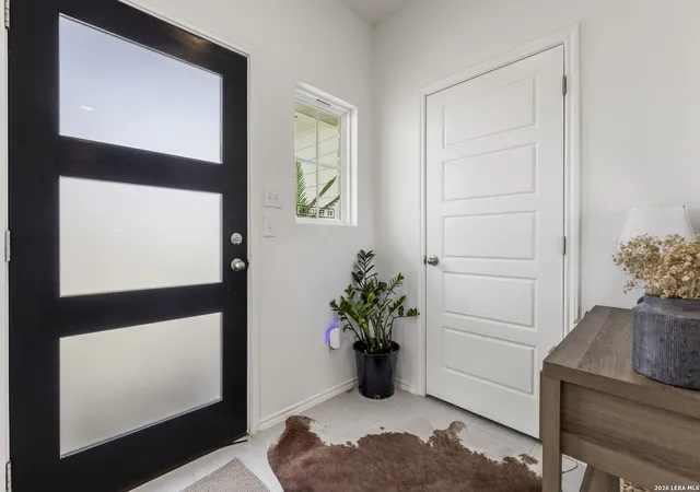 Photo 3 of Single family home for sale at 10919 Apple Dumpling Grv, San Antonio, TX 78224 | MLS# 2006550 | Listing updated on 2026-09-20
