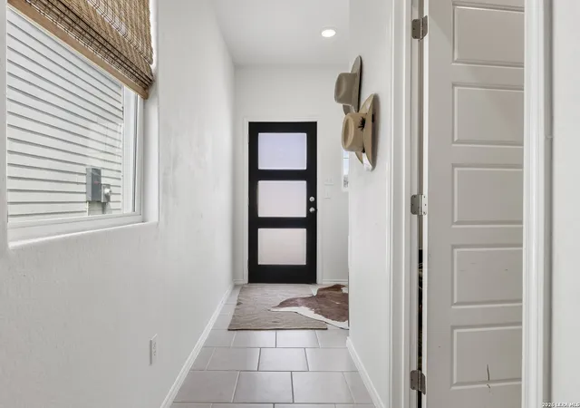Photo 4 of Single family home for sale at 10919 Apple Dumpling Grv, San Antonio, TX 78224 | MLS# 2006550 | Listing updated on 2026-09-20