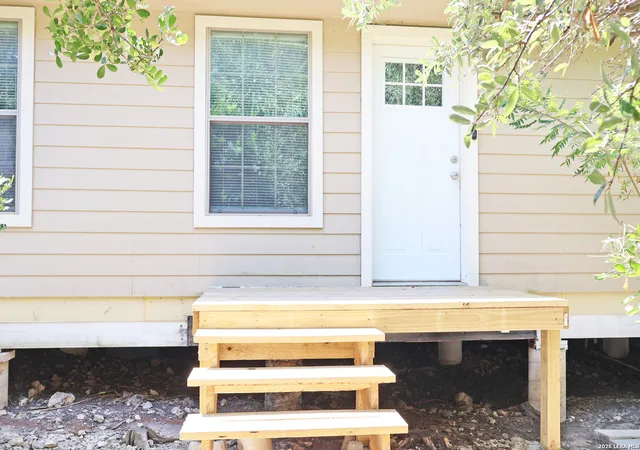 4th image of 345 32Nd St E, Lakehills, TX 78063 | MLS# 2006552