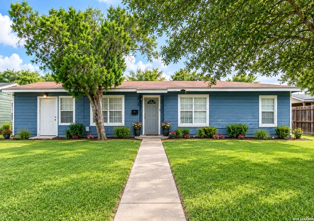 3rd image of 1015 E Randall, Beeville, TX 78102 | MLS# 2006569