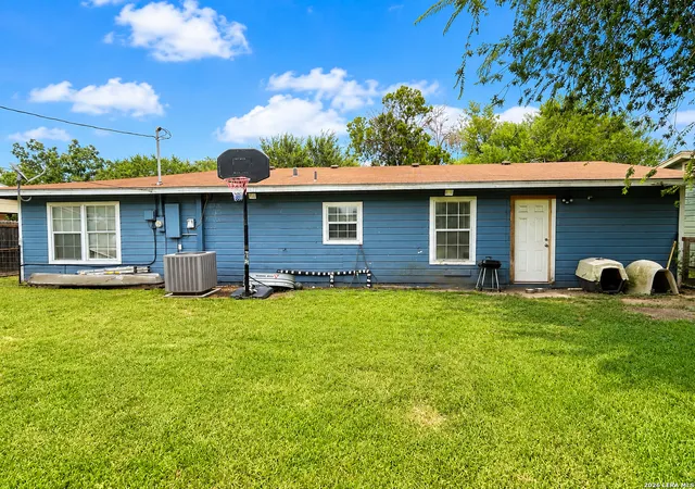 32nd image of 1015 E Randall, Beeville, TX 78102 | MLS# 2006569