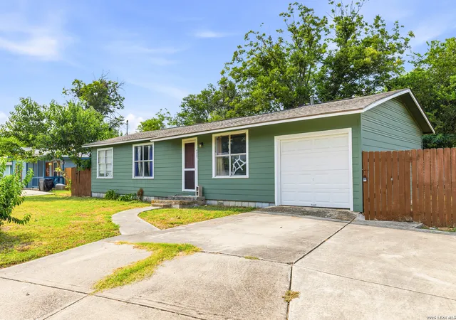 Photo 1 of Sale Pending at 425 Riley, Seguin, TX 78155 | MLS# 2006573 | Listing updated on 2026-08-31