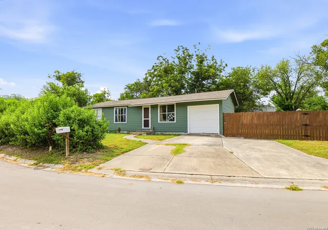 Photo 2 of Sale Pending at 425 Riley, Seguin, TX 78155 | MLS# 2006573 | Listing updated on 2026-08-31