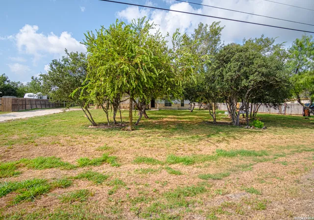 2nd image of 915 County Road 3822, San Antonio, TX 78253 | MLS# 2006659