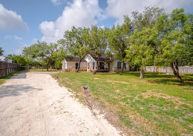 3rd image of 915 County Road 3822, San Antonio, TX 78253 | MLS# 2006659