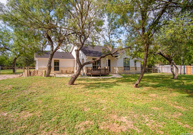 4th image of 915 County Road 3822, San Antonio, TX 78253 | MLS# 2006659