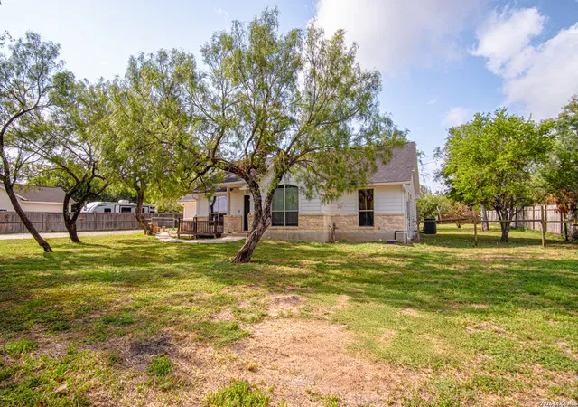 5th image of 915 County Road 3822, San Antonio, TX 78253 | MLS# 2006659