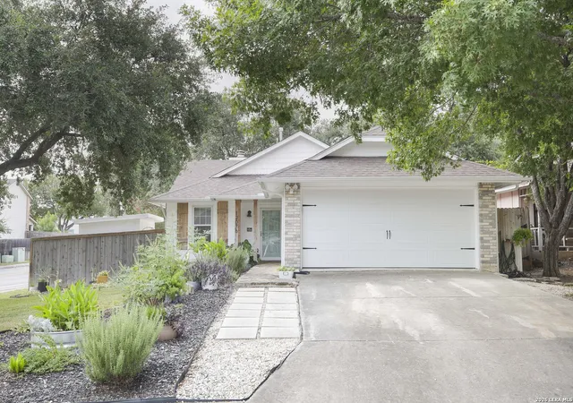 Photo 3 of Sale Pending at 12076 Stoney Brg, San Antonio, TX 78247 | MLS# 2006661 | Listing updated on 2026-08-20